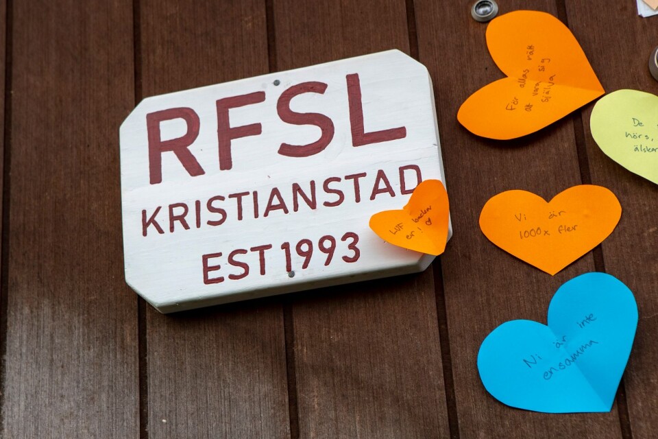Linnéa Bjärum, vice ordförande i LUF Kristianstad och Daniél Tejera, ordförande i Barn- och utbildningsnämnden i Kristianstad "lovebombade" RFSLs lokal i Kristianstad.