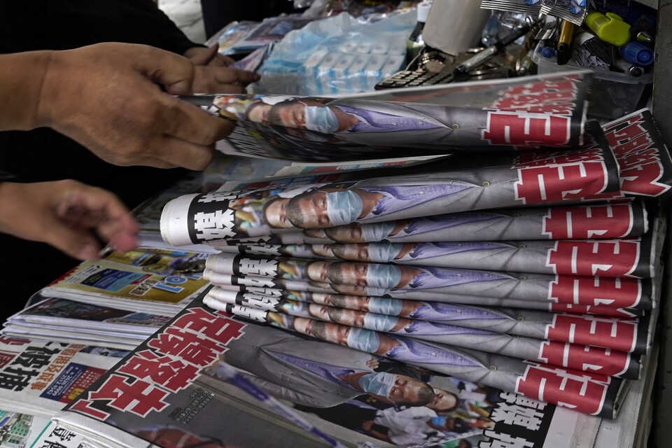 Hongkongtidningen Apple Daily sålde i fjol lösnummer där de berättade om fängslandet av den Kinakritiske mediemogulen Jimmy Lai. Sådant vill Kina se mindre av i framtiden. Arkivbilder.