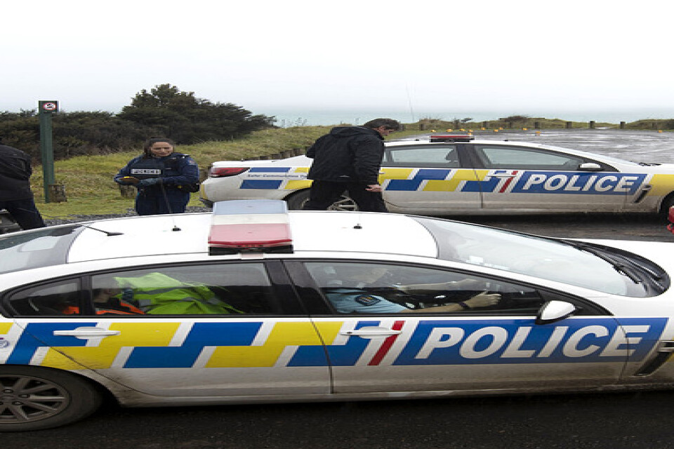Nyzeeländsk polis samlar bevis i närheten av staden Raglan på Nya Zeelands nordös västkust.