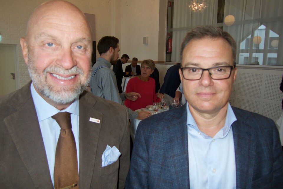 Föredragshållaren Olof Manner och Swedbanks bankdirektör Thomas Gränsman.
