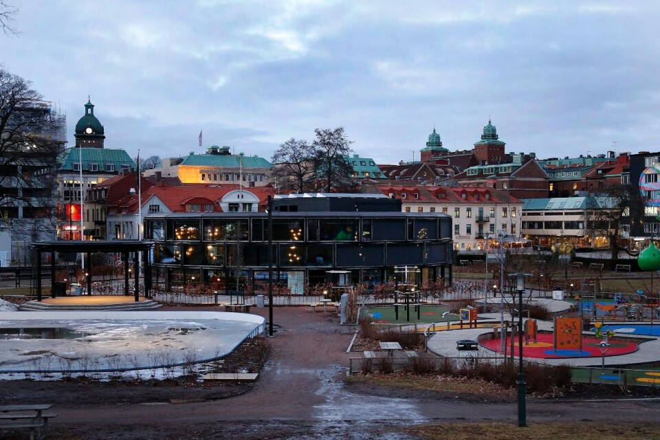 Orangeriet i Stadsparken i Borås - vad ska det bli av detta kommunala monument? Först och främst krävs en ny huvudman, skriver ledarsidan. Borås Energi och Miljö AB skulle kunna vara en sådan.