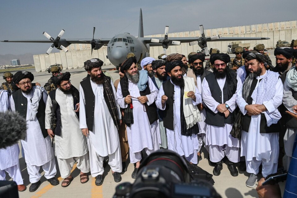 Talibanledarna firar. Men även deras regim blir beroende av bistånd.