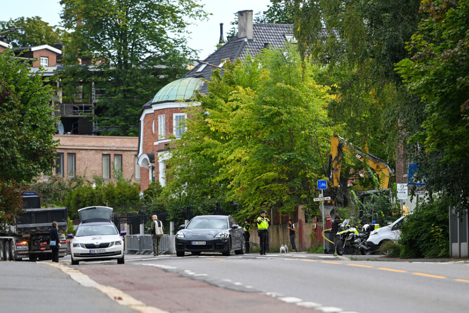 Den norska polisens bombgrupp kallades till en gata vid Spaniens ambassad i Oslo.