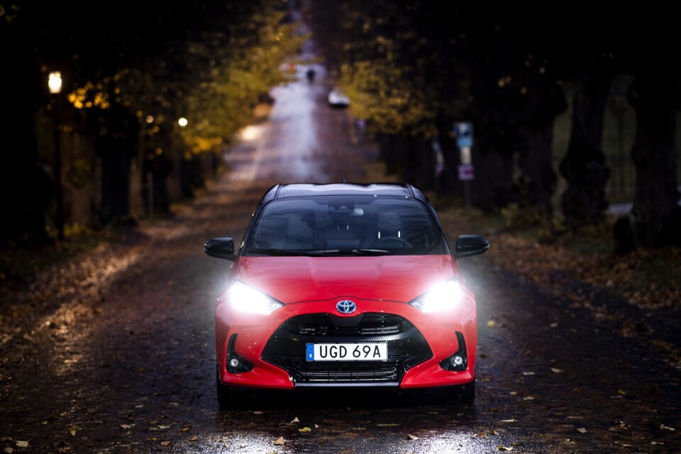 Den fjärde generationen av Toyota Yaris går på både bensin och el.