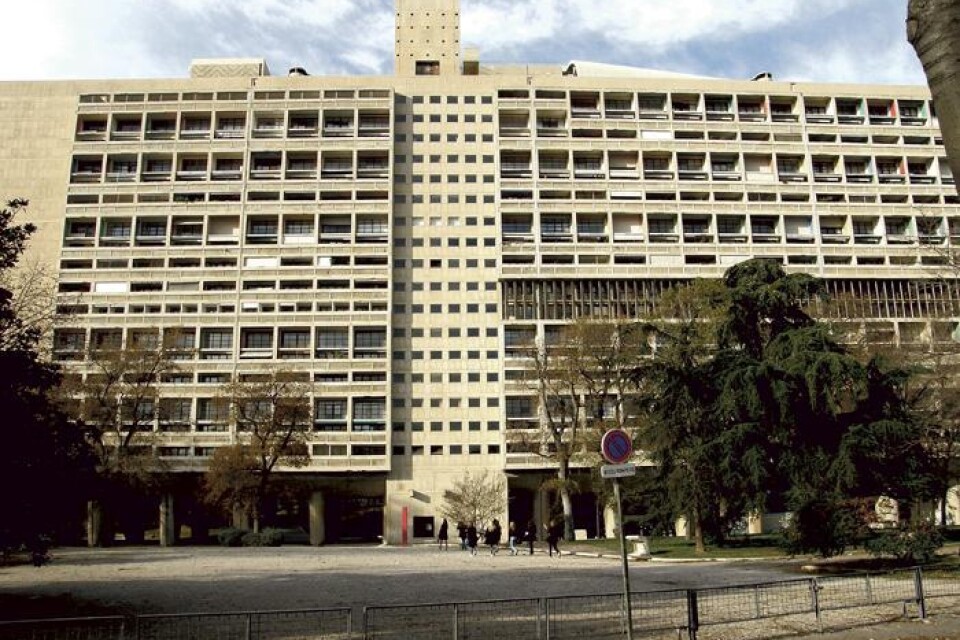 Marseilles största bostadshus vilar på pelare vid stadens längsta gata, Boulevard Michelet. Arkitekt var Le Corbusier.