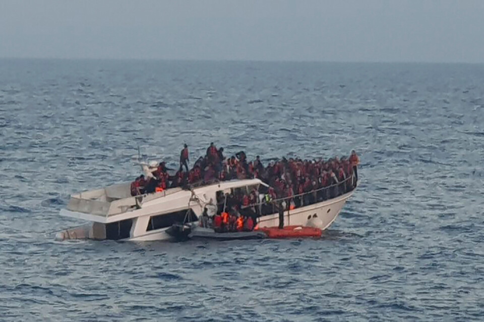 Migranter har plockats upp av libanesisk militär i Medelhavet efter det att båten de färdats i sjunkit. Arkivbild från december 2022.
