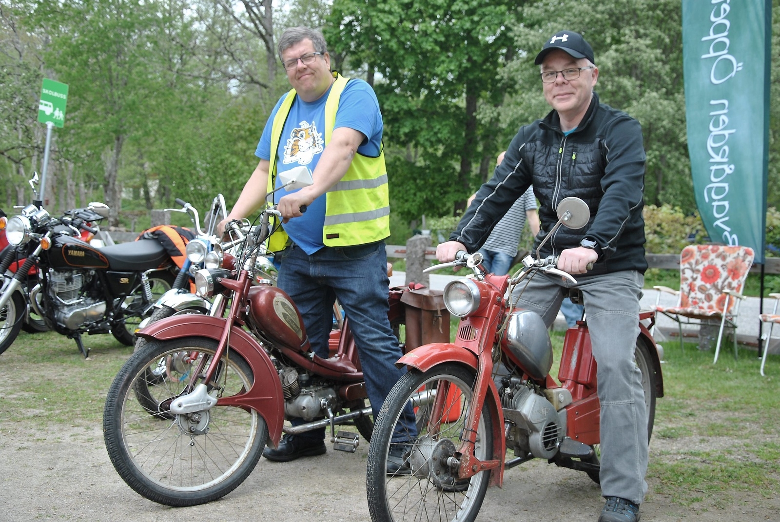 Per-Anders Turesson och Per Sundgren testade den förstnämndes mopeder. Foto: Magnus Wahlström