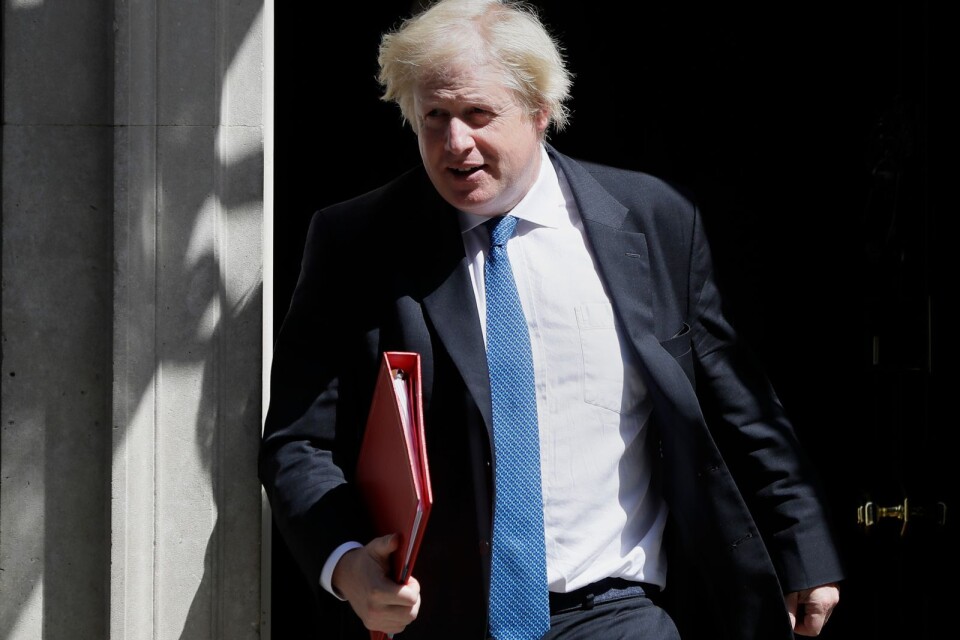 Boris Johnson är en showman som ständigt hamnar i rampljuset. Nu har han avgått från den brittiska regeringen.