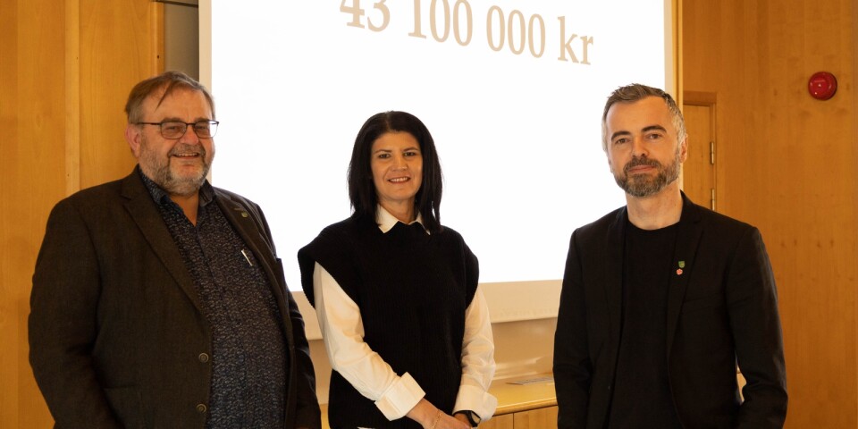 Lennart Haglund (C), Ana Alvarez Björk (L) och Driton Bilalli (S), är nöjda med Tranemo kommuns resultat för 2023: 43 miljoner plus vilket är 23 miljoner över budget.