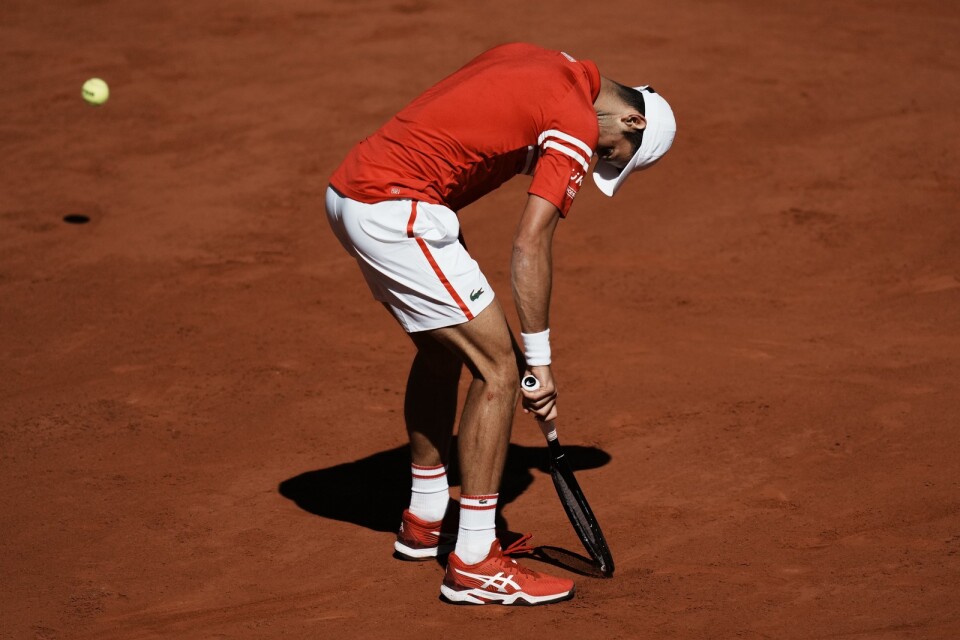 Serben Novak Djokovic och partnern Carlos Gomez-Herrera kommer inte till spel i dubbelfinalen.