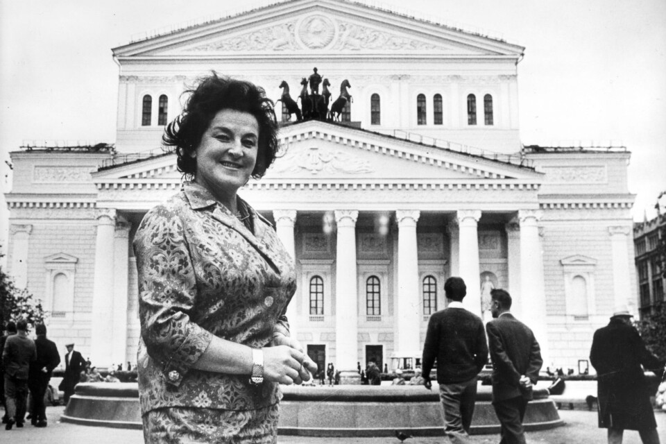 Operasångerskan Birgit Nilsson framför Bolsjojteatern i Moskva i september 1964.