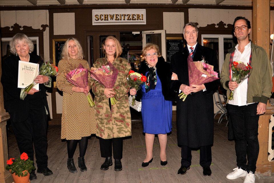 Årets pristagare: Marika Junström, Maria Dommellöf-Wik, Sophia Olsson, Siv Wennberg och Eric Carlenstolpe samt Jakob Abrahamsson från Bio Capitol. Pressbild.
