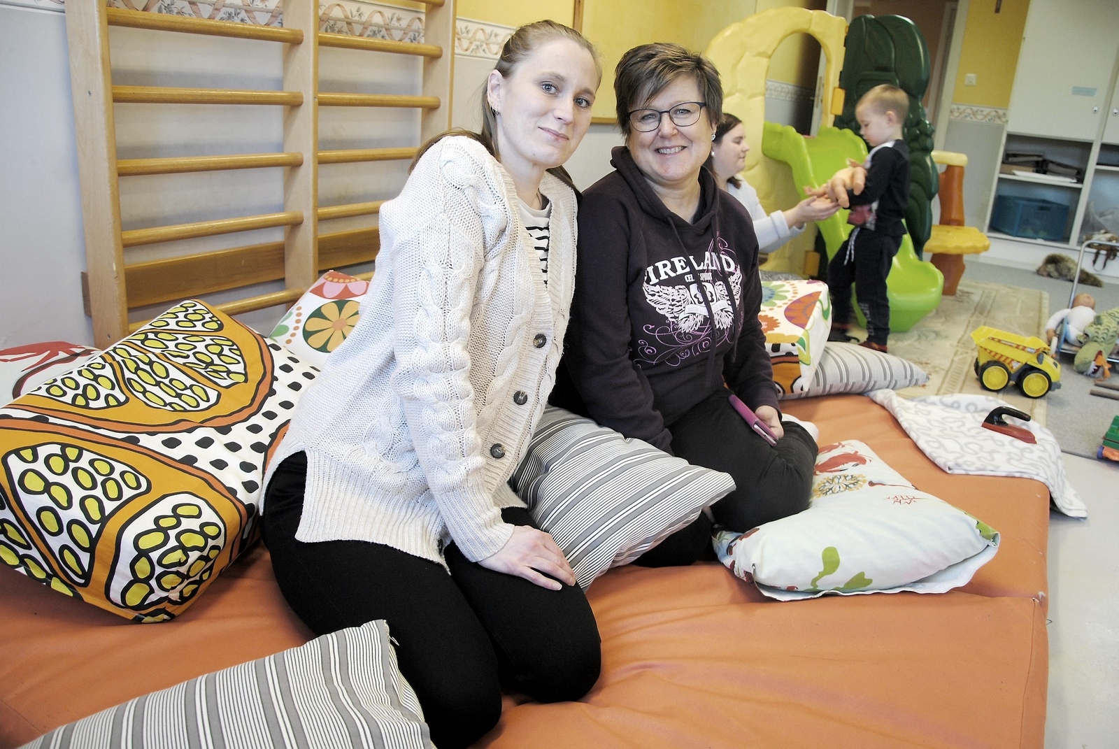 Isabelle Persson, ledare för barnverksamheten, och Anette Sundin-Carlson, kantor. Örkeneds församling, Lönsboda.