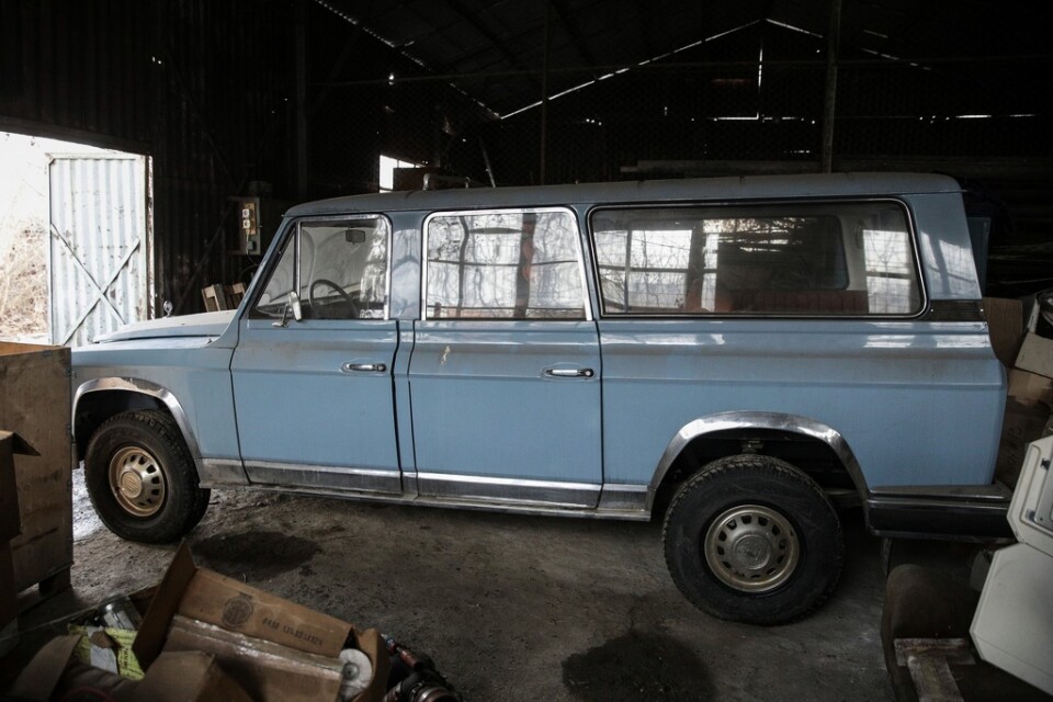 Den kommunistiske exdiktatorn Nicolae Ceausescus fyrhjulsdrivna terrängbil – en ARO 304 från 1977 – har sålts på en auktion av de rumänska skattemyndigheterna.