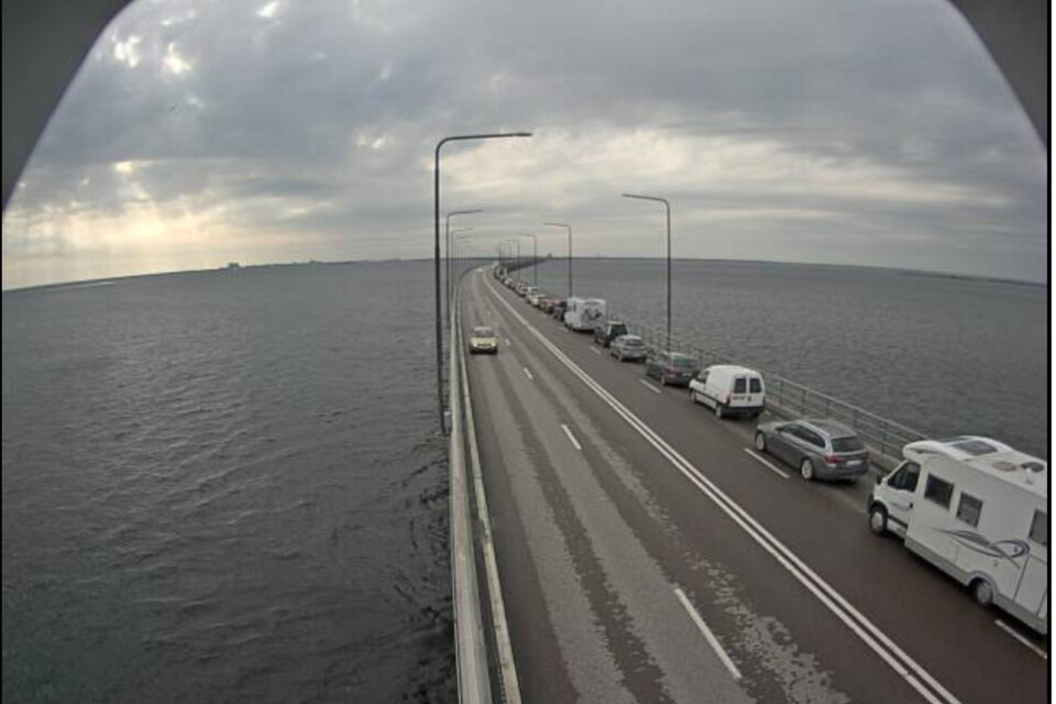 En köolycka skapade långa köer på Ölandsbron.