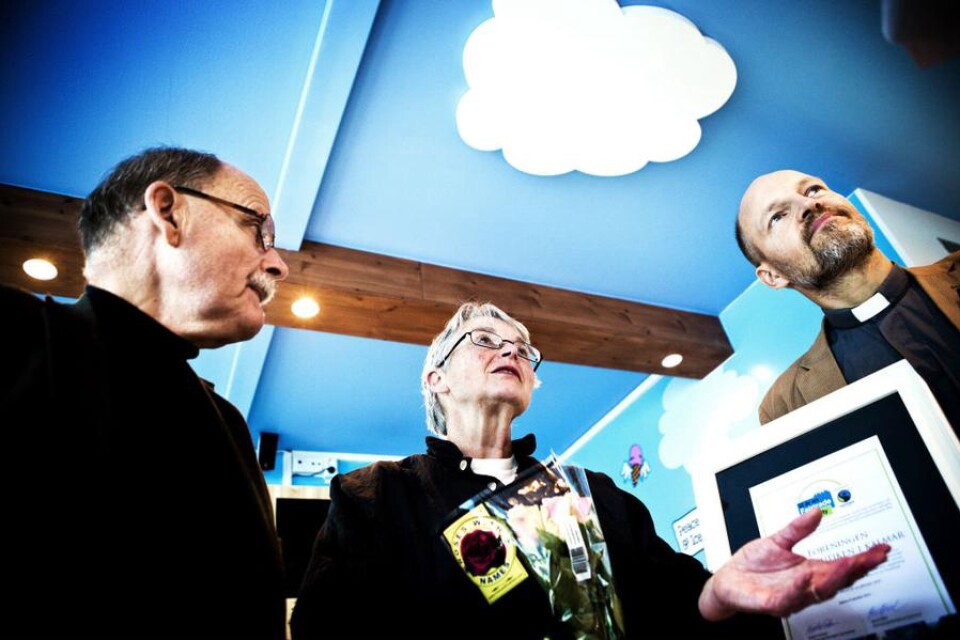 Olof Hultén, Charley Hultén och Anders Göransson från Föreningen Världsbutiken fick ta emot årets Fairtrade-utmärkelse.