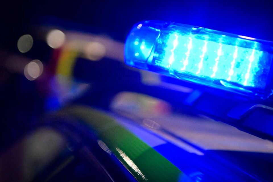 En man har gripits misstänkt för att ha våldtagit en kvinna på en ort i Boråstrakten, rapporterar flera medier. - Vi har spärrat av ett område och håller på med teknisk undersökning och förhör, säger Magnus Nordquist, vakthavande befäl vid polisen i re