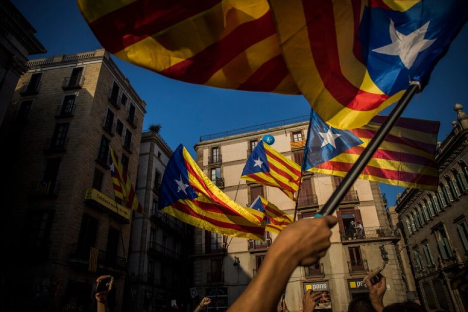 Flaggviftande för självständighet i Barcelona, Katalonien.