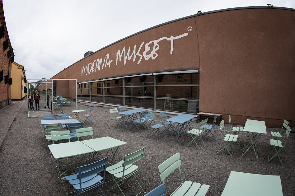 Moderna Museet i Stockholm tappar besökare på sommaren, samtidigt som andra museer ökar sitt besökarantal.