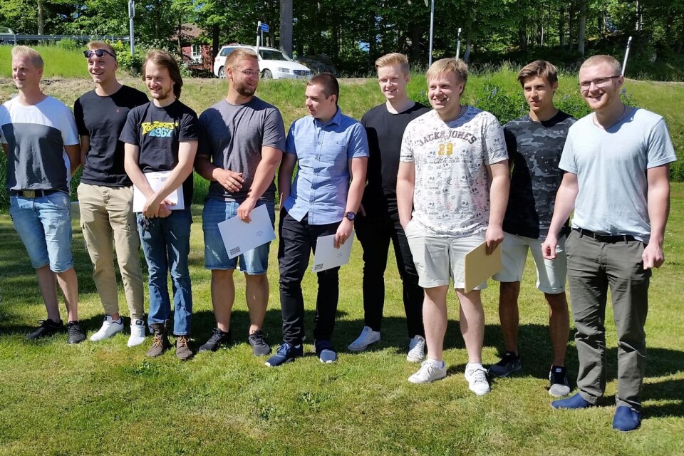 10 av de 14 som tog examen från automations- och robotingenjörsutbildningen i Olofström. Nästan alla har redan fått jobb.