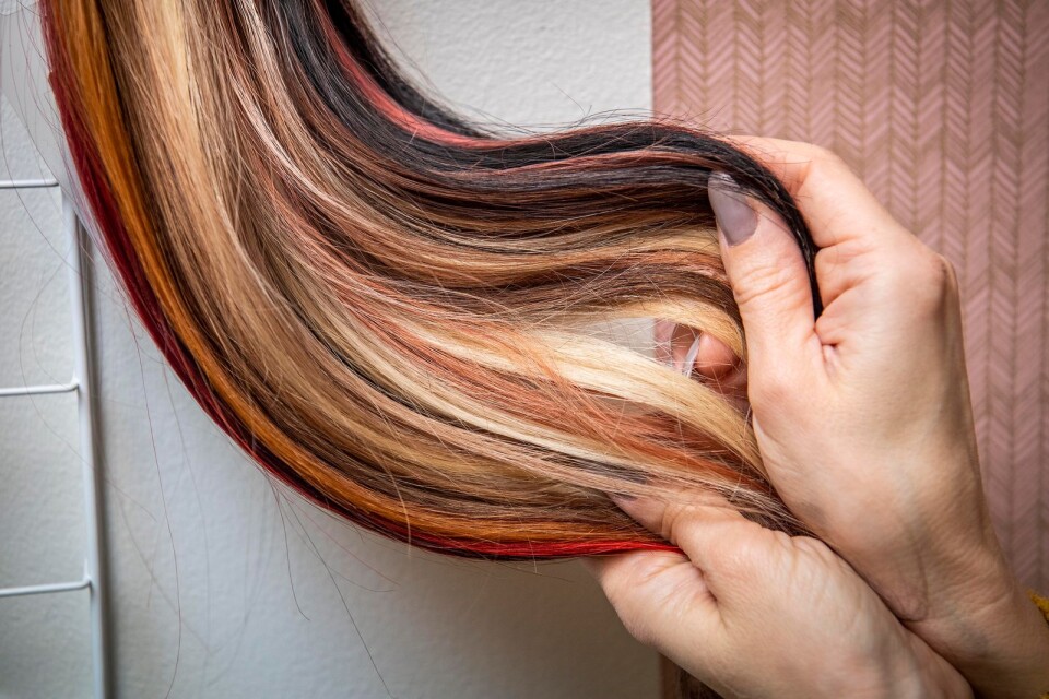 Nu kan du färga håret genom att sätta i hårförlängning.