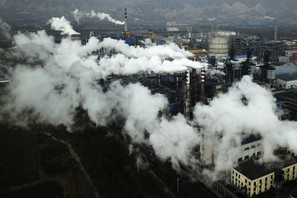 Rök och ånga stiger från ett kolanläggning i Hejin i Shanxiprovinsen. President Xi Jinping har lovat att Kina ska bli koldioxidneutralt till 2060 – men gett få detaljer kring hur det ska gå till. Det återstår att se om femårsplanen rymmer några svar. Arkivbild.