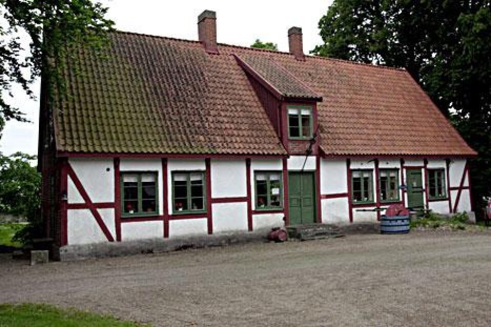 Hembygdsmuseet i Hemmesdynge är uppbyggt kring en prästgård från 1800-talet.
