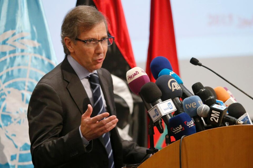 Några av de stridande partierna i Libyen har undertecknat ett FN-understött avtal för att skapa en enhetsregering och få ett slut på striderna i landet. Men en av landets två rivaliserade regeringar avstod från att delta i förhandlingarna i Marocko. Lib