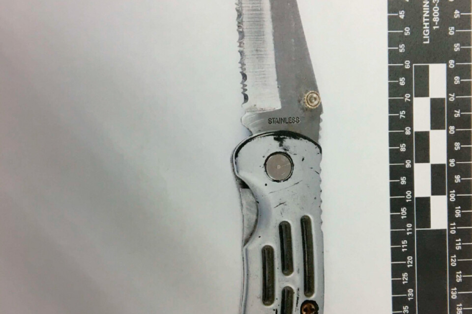 Fotografi på den kniv som användes vid rånet. Bilden är hämtad ur polisens förundersökningsprotokoll.