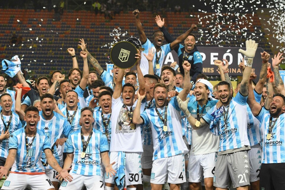 Argentinska Racing Club kunde till slut fira cupvinsten efter en turbulent final.