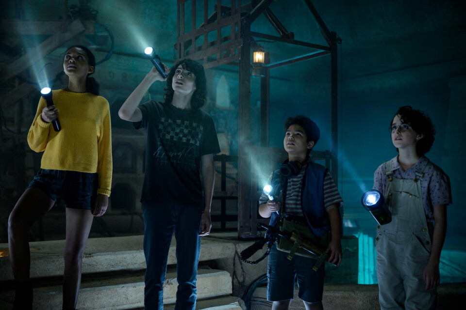 Celeste O'Connor, Finn Wolfhard, Logan Kim och McKenna Grace spelar gänget som tar sig an några ondsinta spöken i "Ghostbusters: Afterlife. Pressbild.