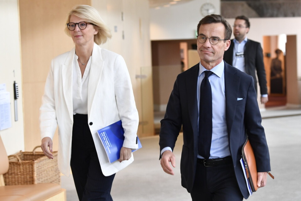 Moderaternas ekonomisk-politiska talesperson Elisabeth Svantesson och partiledaren Ulf Kristersson åker på valturné.