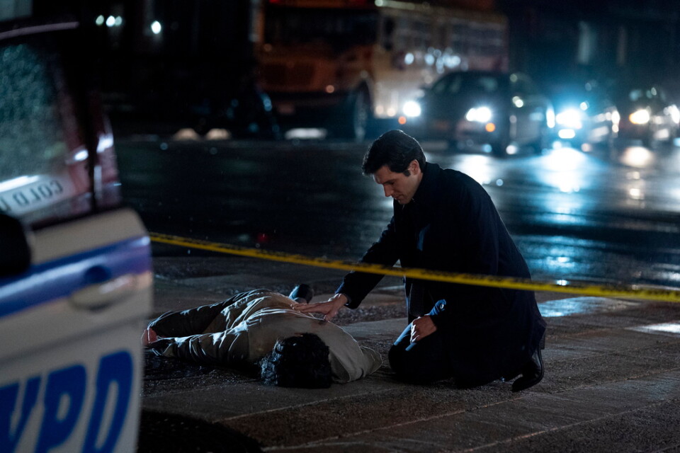 Jeff Wilbusch som den empatiske polisen Avraham Avraham i "The calling". Pressbild.