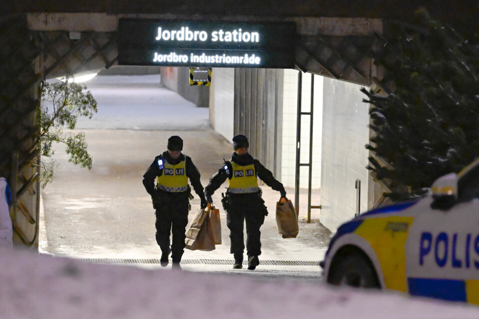 Två personer sköts i närheten av pendeltågsstationen i Jordbro i Haninge söder om Stockholm sent på onsdagseftermiddagen. Arkivbild.
