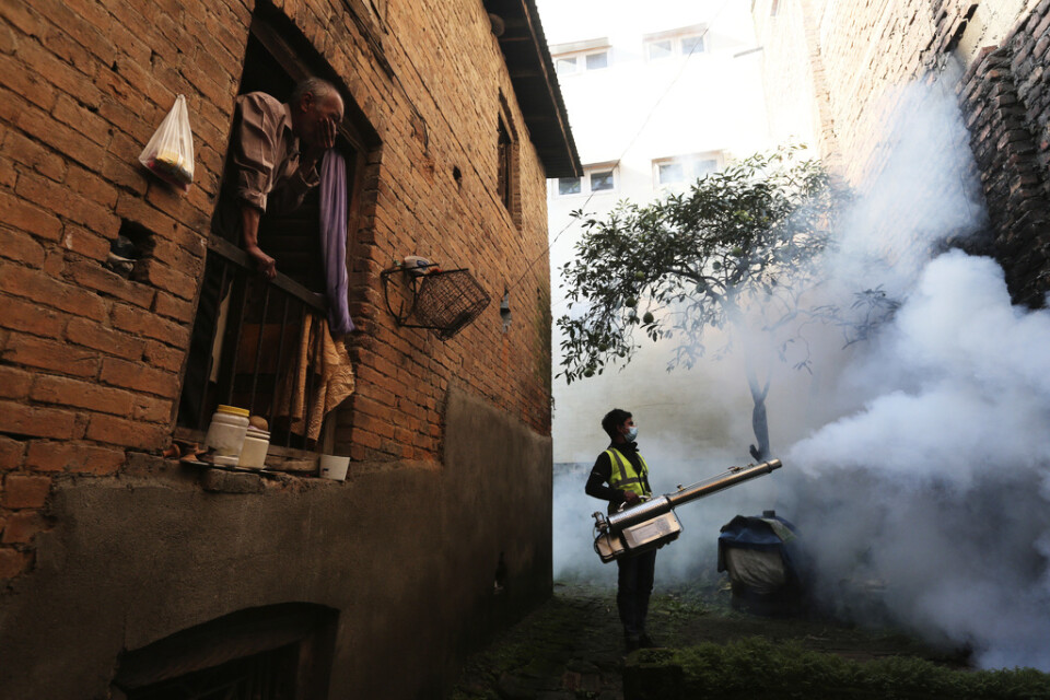 Mellan augusti och oktober dokumenterades 10|000 fall av denguefeber i Nepal, en epidemi som sätter fingret på bergsnationens ekonomiska och hälsorelaterade utmaningar i klimatförändringarnas spår.