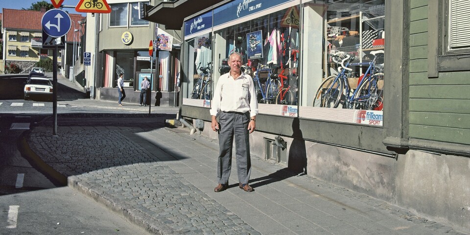 Jan ”Janne” Appelkvist (1938-2021) var under en lång följd av år en av Ronnebys mest kända affärsmän. Han övertog sportaffären på Kungsgatan 12 efter sin far Hugo i början av 1960-talet. Bilden tagen i juli 1989.