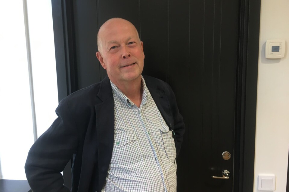 Thomas Isaksson, ordförande Kalmarsund Pride, är kritisk mot de nya kraven på utbildade flaggvakter under prideparaden. ”Det kräver en kompetens som inte behövs”, säger han.