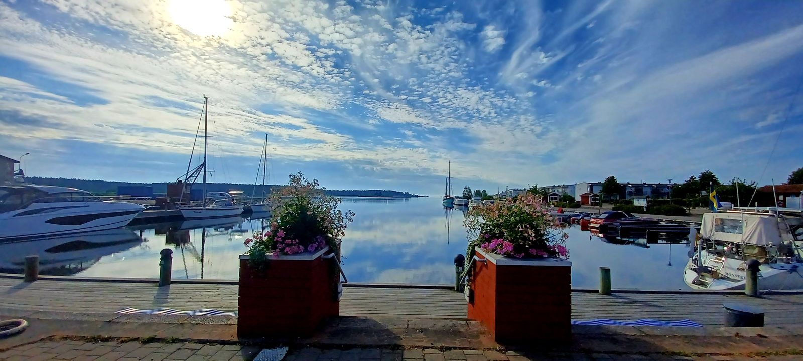 "En fin morgon från hamnen i Mönsterås", hälsar Anders Rydan Rydqvist.