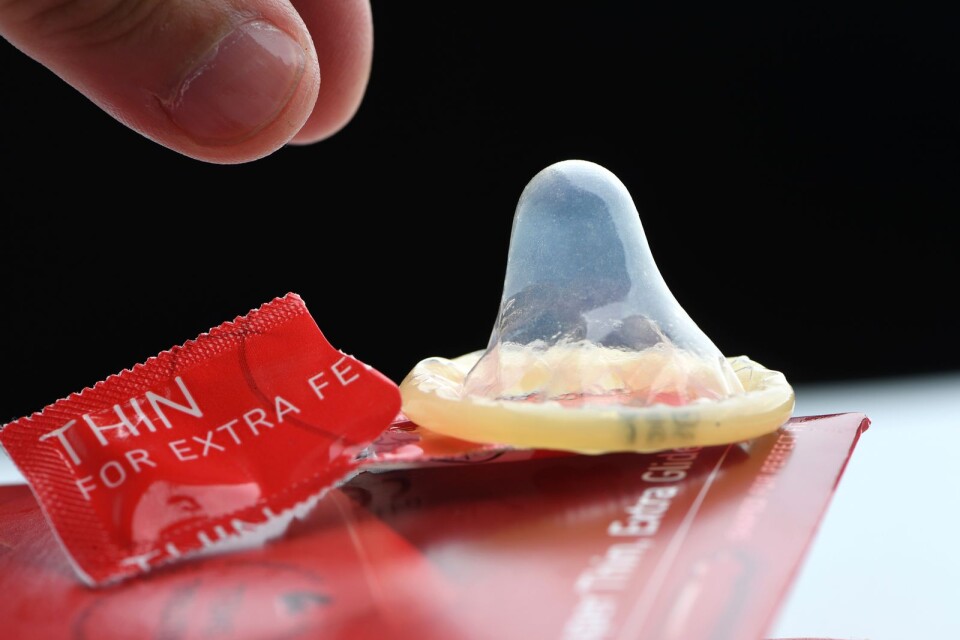 Kondom är det säkraste sättet att skydda sig mot sexuellt överförbara sjukdomar som klamydia och gonorré.