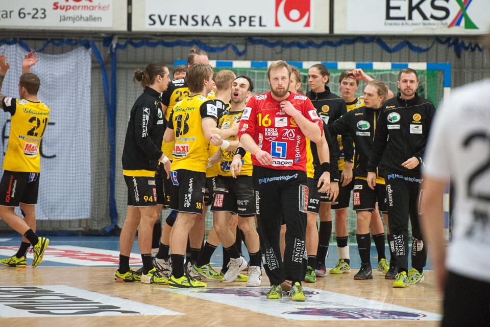 HIF Karlskrona under kvalet för fortsatt spel i handbollsligan.