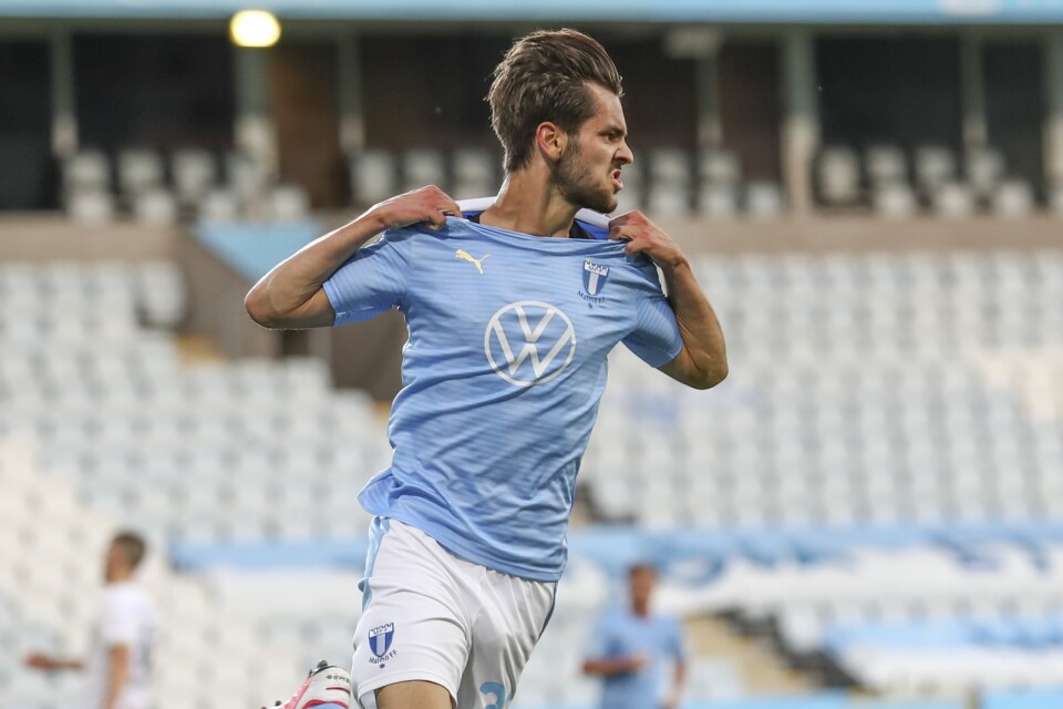 Malmö FF:s Adi Nalic jublar efter att ha satt segermålet fram till 2–1 hemma mot Örebro.