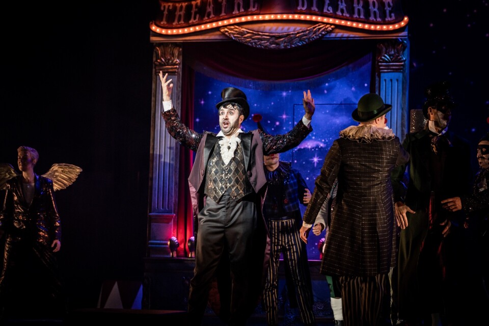 Charles Gounods "Roméo & Juliette” är höstens första operapremiär på Malmö Opera. Här ses Orhan Yildiz i rollen som Mercutio.