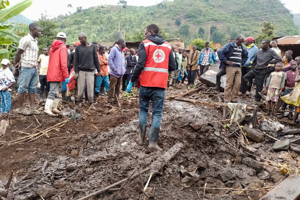 Räddningsarbetet i Kasese i västra Uganda.