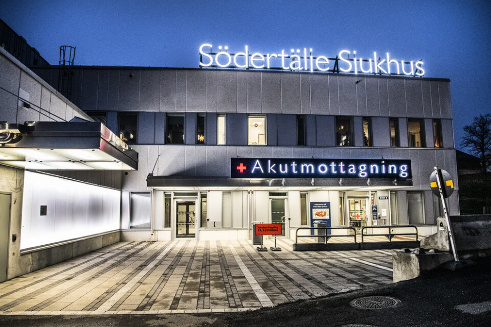 En knivskadad man har sökt sig till Södertälje sjukhus. Arkivbild.
