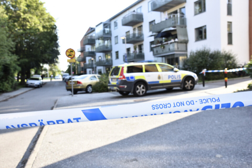 En 18-årig kvinna sköts ihjäl i Vällingby i slutet av augusti förra året. Nu inleds rättegången mot två män som åtalas för dådet. Arkivbild.