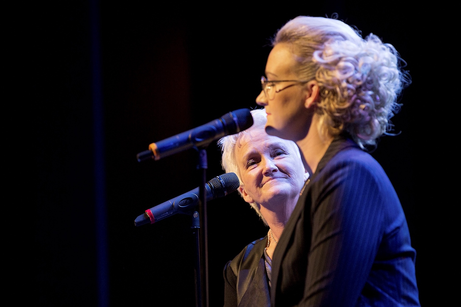 Birgitta Lowén, som arragerade galan tillsammans med sin dotter Hanna Törnqvist på scen.                 Foto. Jörgen Johansson