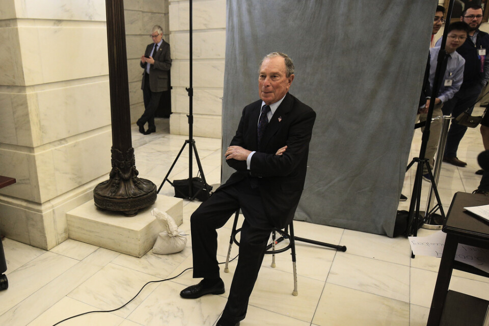 Michael Bloomberg såg en möjlighet öppna sig i primärvalet, enligt den svenske professorn Dag Blanck. Här poserar Bloomberg för foto i samband med att han registrerade sig för valet i Arkansas den 12 november.