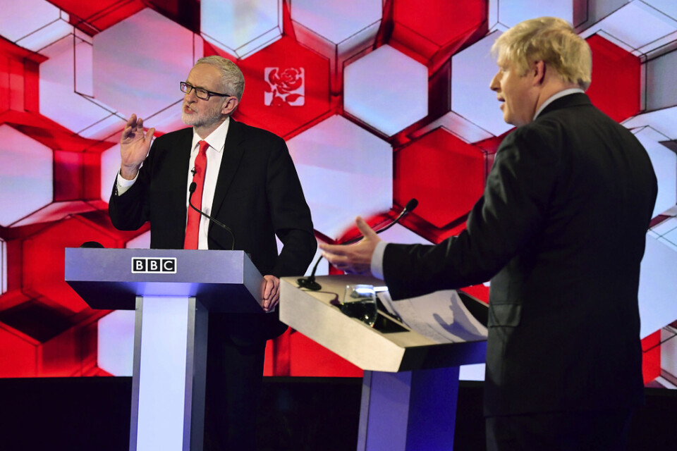 Labourledaren Jeremy Corbyn (till vänster) och premiärminister Boris Johnson under en tv-debatt inför valet.
