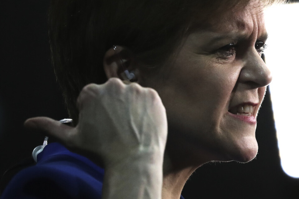 Det skotska nationalistpartiet SNP:s ledare Nicola Sturgeon kräver en ny folkomröstning om skotskt oberoende.