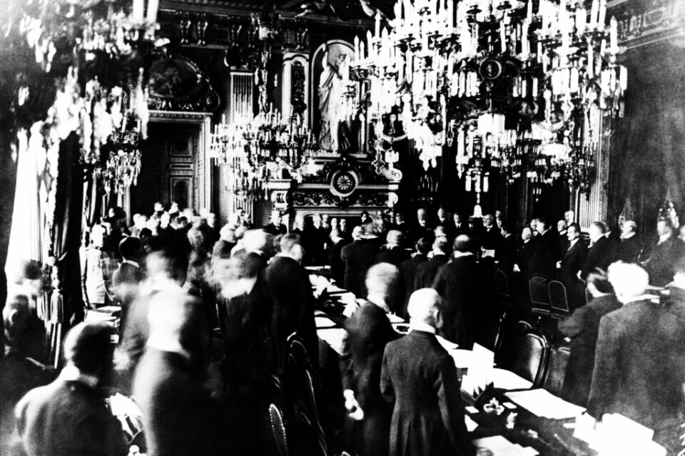 Spegelsalen då Versaillesfreden skulle undertecknas den 28 juni 1919.